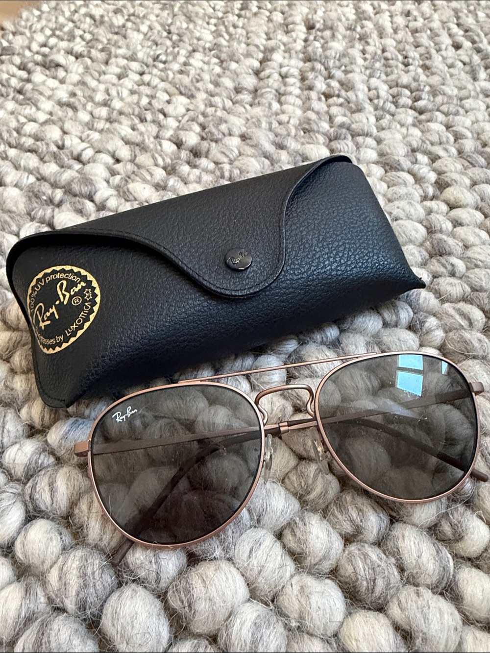 Ray-Ban Aviator Sunglasses in Black Lenses with Rose Gold Frames